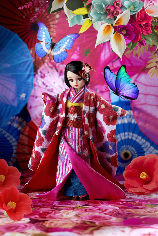タカラトミーモール限定着物をまとった大人のリカちゃん「プレミアムリカ Kimono 和椿」（C）ＴＯＭＹ