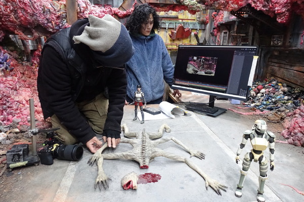 待望の続編『JUNK WORLD』日本語でさらにわかりやすい！ でも“ゴニョゴニョ語”も健在 【堀貴秀監督インタビュー】