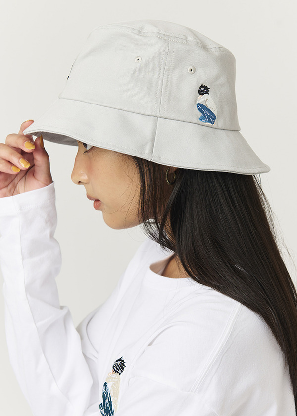 『DEATH NOTE』×グラニフ「L｜バケットハット」（C）大場つぐみ・小畑健／集英社