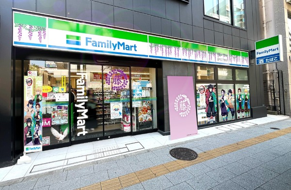 東京・浅草のラッピング店舗（ファミリーマート雷門二丁目店）