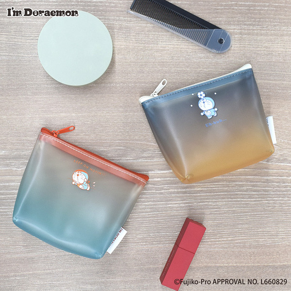 I'm Doraemon「グラデーション舟形ポーチ」（C）Fujiko-Pro APPROVAL No.L647435