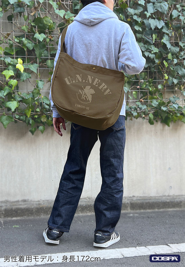 コスパ「NERV ニュースペーパーバッグ MOSS」（C）カラー