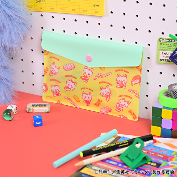 TVアニメ『ダンダダン』「エンベロープケース（ターボババア【招き猫】）」（C）龍幸伸／集英社・ダンダダン製作委員会