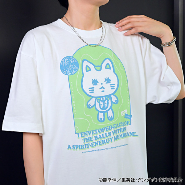 TVアニメ『ダンダダン』「ビッグ T シャツ（ターボババア【招き猫】）」（C）龍幸伸／集英社・ダンダダン製作委員会