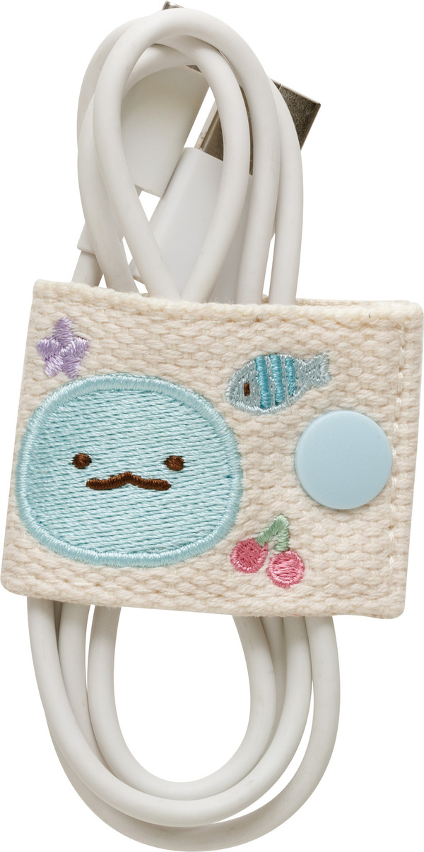 「とかげ　コードホルダー」使用例（C）2025 SAN-X CO., LTD. ALL RIGHTS RESERVED.