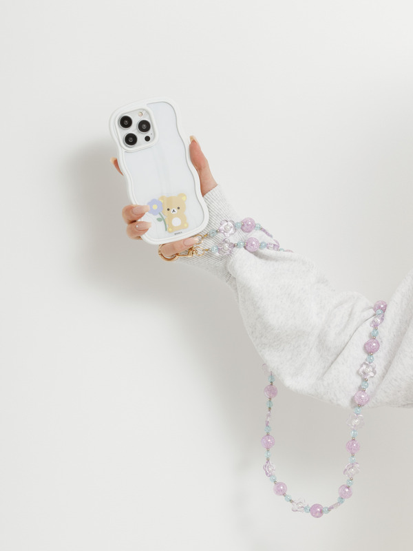 「リラックマ　スマートフォンストラップ」使用例（C）2025 SAN-X CO., LTD. ALL RIGHTS RESERVED.