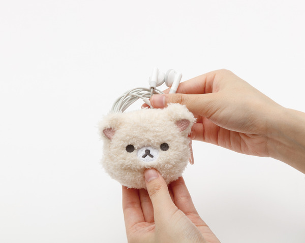 「コリラックマ　ぬいぐるみミニポーチ」使用例（C）2025 SAN-X CO., LTD. ALL RIGHTS RESERVED.