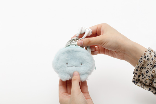 「とかげ　ぬいぐるみミニポーチ」使用例（C）2025 SAN-X CO., LTD. ALL RIGHTS RESERVED.