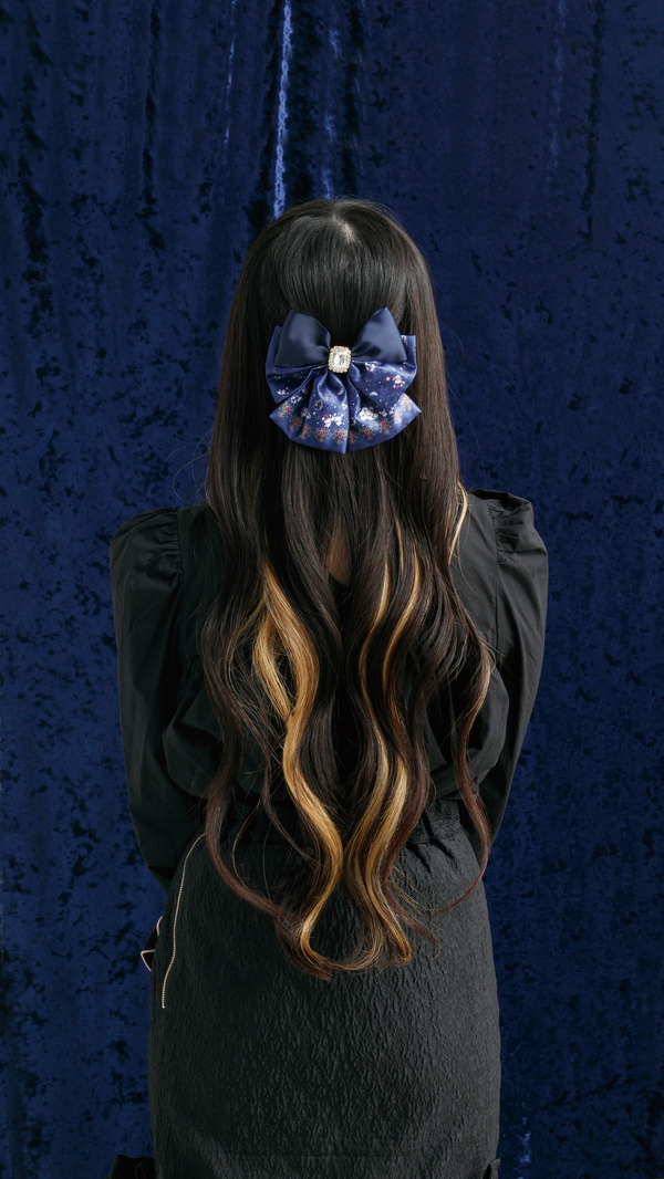 センチメンタルサーカス新テーマ 永遠の魔法と願いのグリモワール「バレッタ」使用例（C）2025 SAN-X CO., LTD. ALL RIGHTS RESERVED.