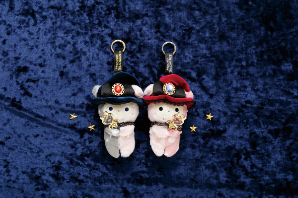 センチメンタルサーカス新テーマ 永遠の魔法と願いのグリモワール「ぶらさげぬいぐるみ　スピカ（左）＆シャッポ」（C）2025 SAN-X CO., LTD. ALL RIGHTS RESERVED.