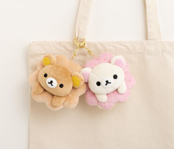 リラックマ×ミスタードーナツ「ぶらさげぬいぐるみ」使用例（C）MISDO 25（C）SAN-X