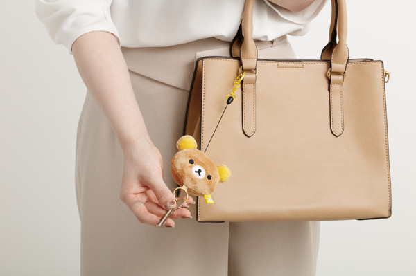 「ぬいぐるみリールキーホルダー　リラックマ」使用例（C）2025 SAN-X CO., LTD. ALL RIGHTS RESERVED.