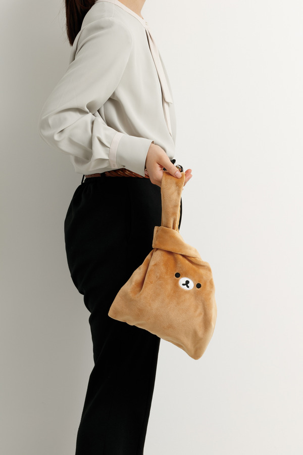 「ぬいぐるみマルシェバッグ　リラックマ」使用例（C）2025 SAN-X CO., LTD. ALL RIGHTS RESERVED.