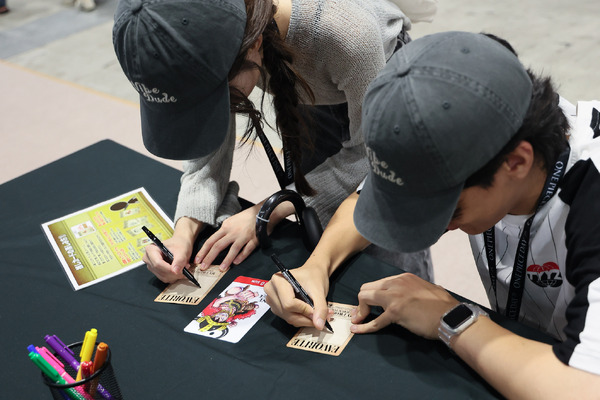 推しカードラウンジ-“FAV” Card Lounge