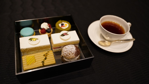 「～ヒーロー達が集うカラースイーツ～」