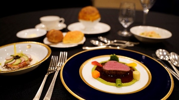 ディナーパーティー