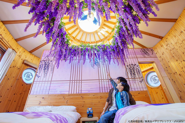 藤の花に囲まれた寝室