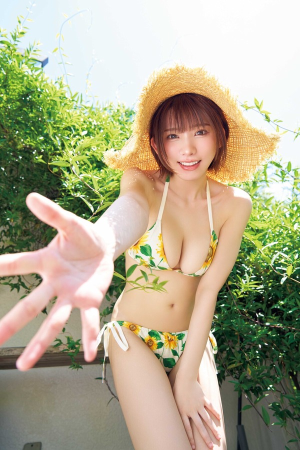 「ヤングアニマルWeb」えなこグラビア（C）えなこ／白泉社　撮影／カタセタエ