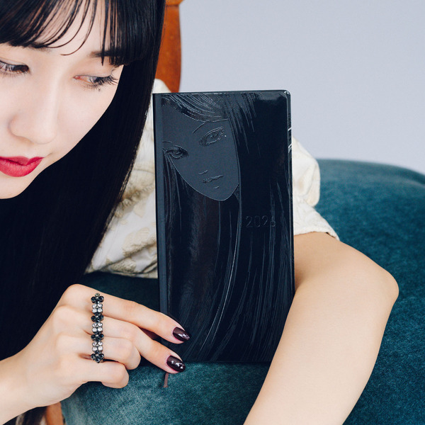 週間手帳weeks「富江 Haunting Beauty」