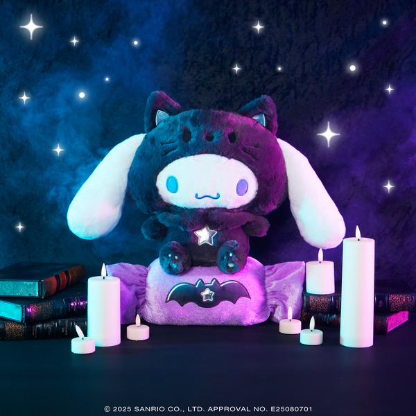 Happyくじ「Sanrio characters Halloween 2025」特賞：BIG シナモロール ぬいぐるみ　イメージ（C）2025 SANRIO CO., LTD. APPROVAL NO. E25080701