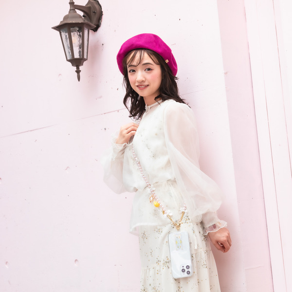 TVアニメ『カードキャプターさくら クリアカード編』「夢の鍵 モデル スマホストラップ＆フォンタブ」使用例（C）CLAMP・ST/講談社・NEP・NHK