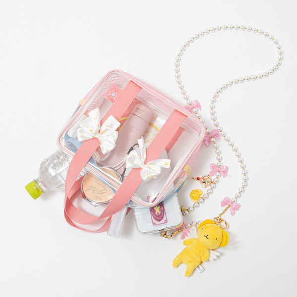 TVアニメ『カードキャプターさくら クリアカード編』「木之本 桜 モデル クリアバッグ」使用例（C）CLAMP・ST/講談社・NEP・NHK