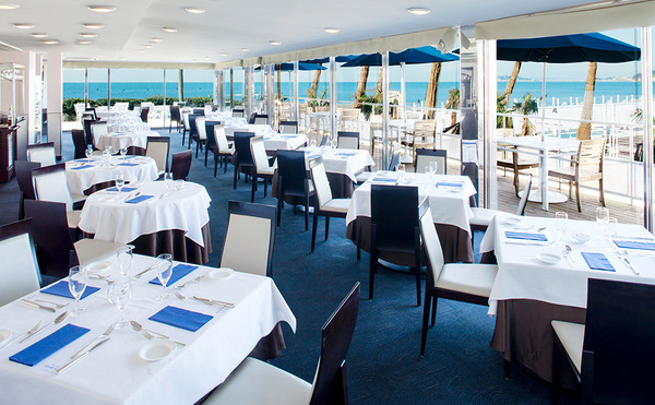 オーシャンフロント・全席オーシャンビューのリストランテAO