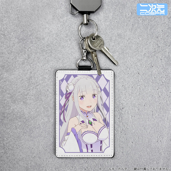 TVアニメ『Re:ゼロから始める異世界生活』「エミリア パスケース（ナスカン付き）」使用例（C）長月達平・株式会社KADOKAWA刊／Re:ゼロから始める異世界生活3製作委員会