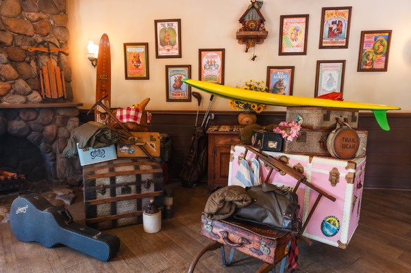 ミセスとコラボのベイマックスやきらびやかなパレードにキャッスルショーまで！“夜プラン”で満喫する東京ディズニーランド