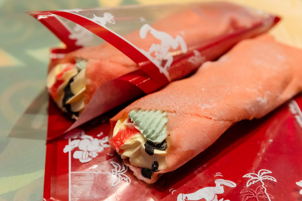 ミセスとコラボのベイマックスやきらびやかなパレードにキャッスルショーまで！“夜プラン”で満喫する東京ディズニーランド