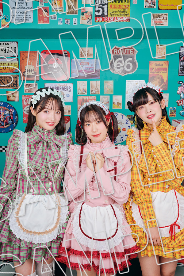 撮り下ろしグラビア（左から大熊和奏、降幡 愛、大西亜玖璃）