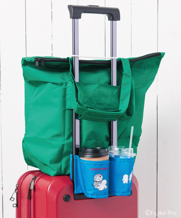 『大長編ドラえもん のび太と雲の王国』ドリンクホルダーの使用イメージ（C）Fujiko-Pro