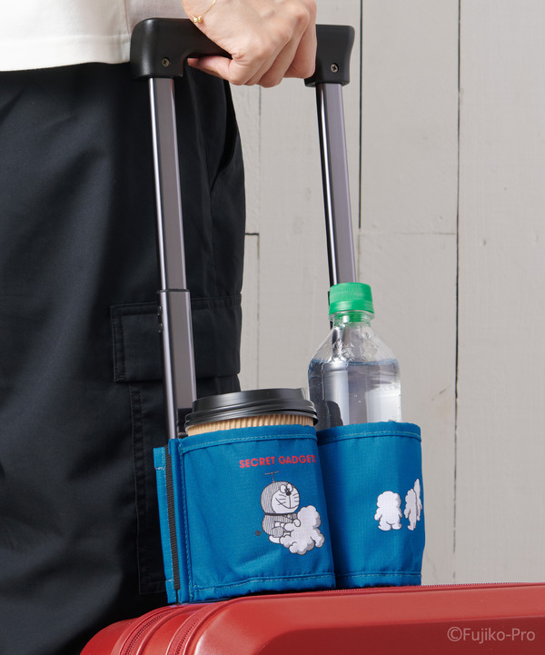 『大長編ドラえもん のび太と雲の王国』ドリンクホルダーの使用イメージ（C）Fujiko-Pro