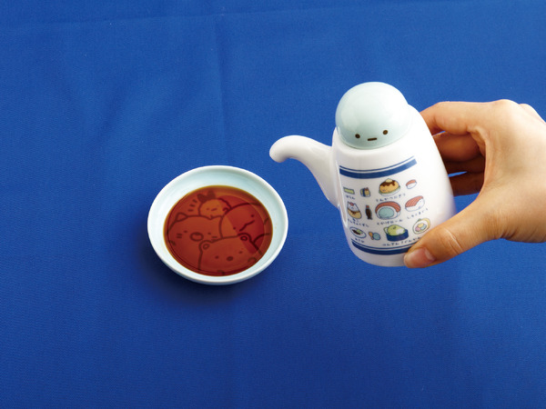 「すみっコすし しょうゆさし」使用イメージ（C）2025 SAN-X CO., LTD. ALL RIGHTS RESERVED.