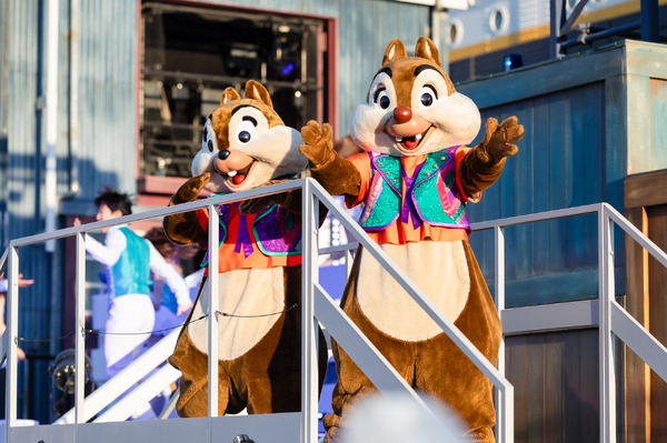 終演する「ビッグバンドビート」のイベントも開催中！暑さやわらぐレイトサマーの東京ディズニーシーを満喫