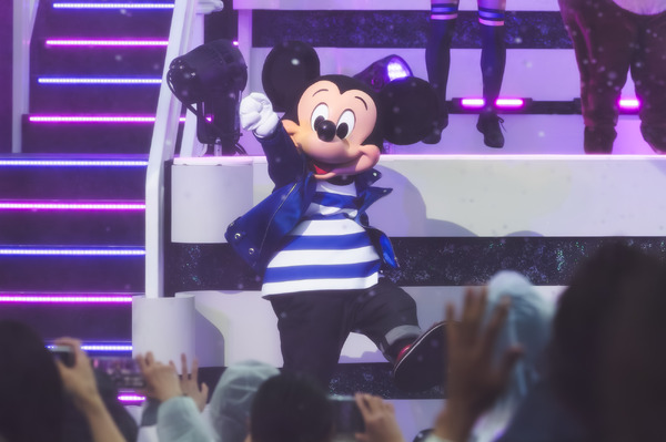 終演する「ビッグバンドビート」のイベントも開催中！暑さやわらぐレイトサマーの東京ディズニーシーを満喫