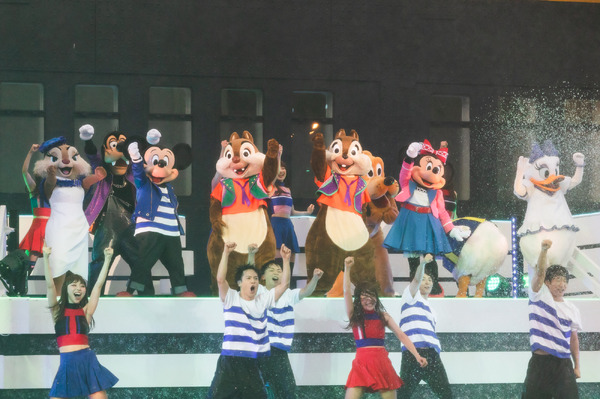 終演する「ビッグバンドビート」のイベントも開催中！暑さやわらぐレイトサマーの東京ディズニーシーを満喫