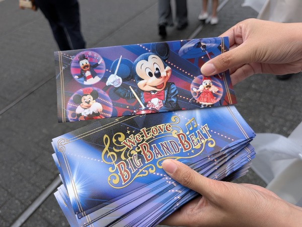 終演する「ビッグバンドビート」のイベントも開催中！暑さやわらぐレイトサマーの東京ディズニーシーを満喫