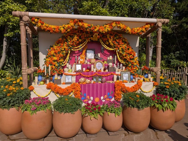 ミゲルも登場！東京ディズニーシー、ディズニー＆ピクサー映画『リメンバー・ミー』の世界がテーマの「ラソス・デ・ラ・ファミリア」初開催！