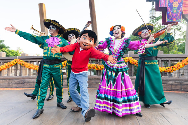 ミゲルも登場！東京ディズニーシー、ディズニー＆ピクサー映画『リメンバー・ミー』の世界がテーマの「ラソス・デ・ラ・ファミリア」初開催！