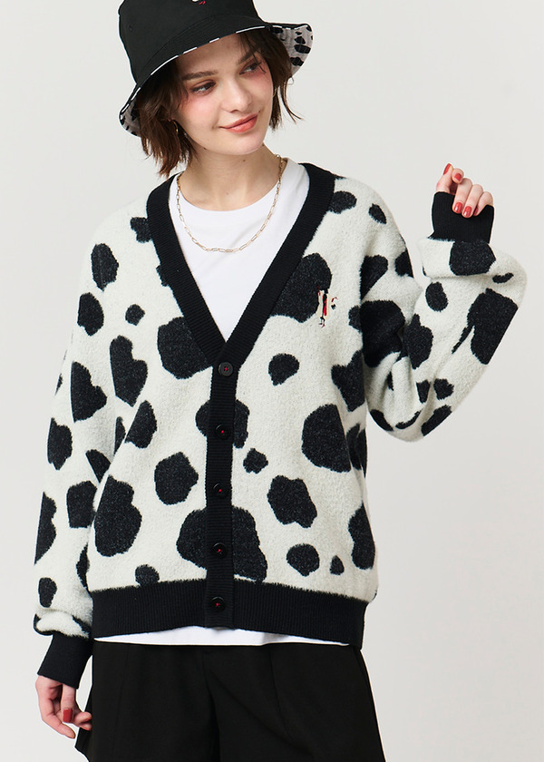 ディズニーヴィランズ×グラニフ「クルエラ｜ウォッシャブルジャカードカーディガン」着用イメージ（C）Disney