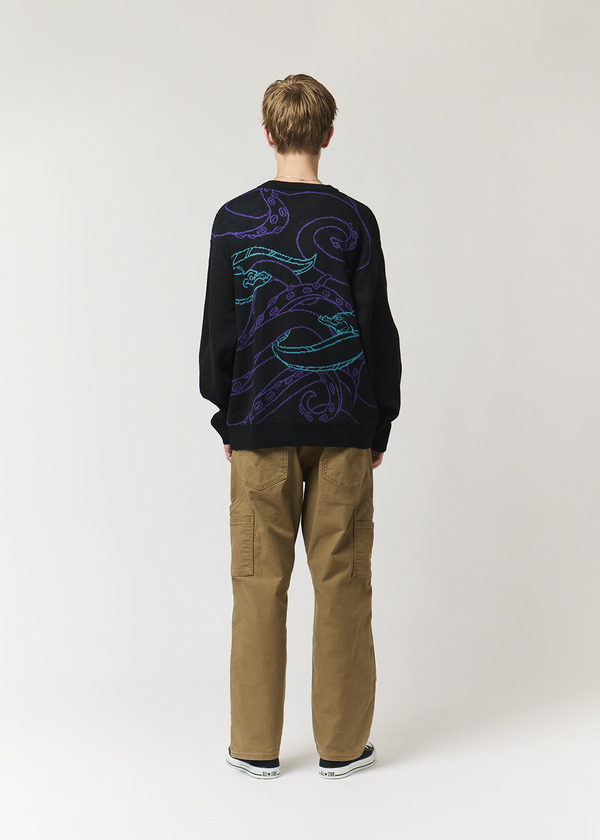 ディズニーヴィランズ×グラニフ「アースラ｜ウォッシャブルジャカードニット」着用イメージ（C）Disney