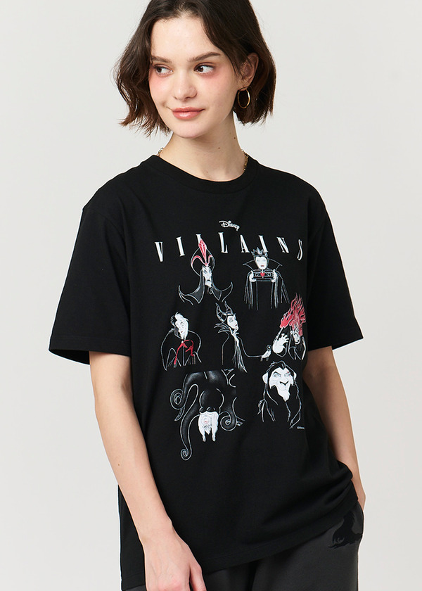 ディズニーヴィランズ×グラニフ「ヴィランズ｜Tシャツ」着用イメージ（C）Disney