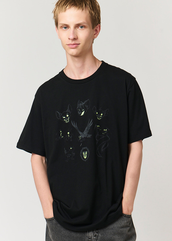 ディズニーヴィランズ×グラニフ「手下｜Tシャツ」着用イメージ（C）Disney