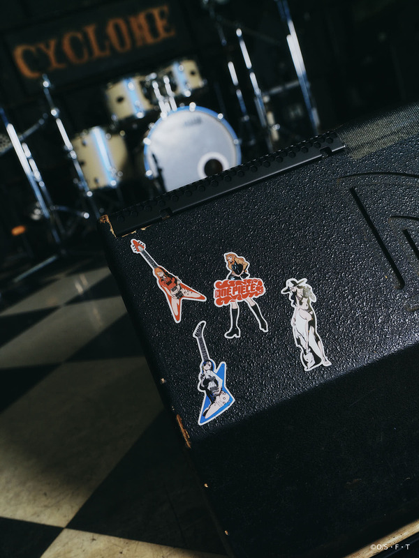 ONE PIECE×HYSTERIC GLAMOUR　購入者特典のステッカー使用イメージ（C）O/S・F・T