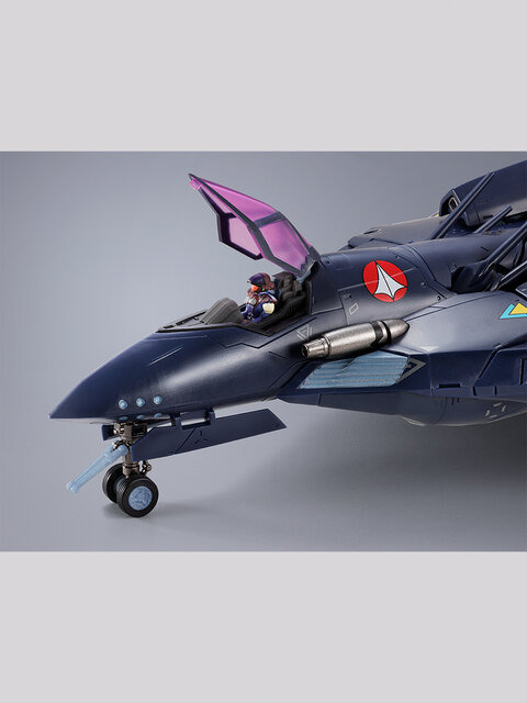 「マクロス7」ガムリン木崎が駆る「ステルスバルキリー」をDX超合金で立体化！ステルス性重視の機体形状、ファイター形態での薄さを再現