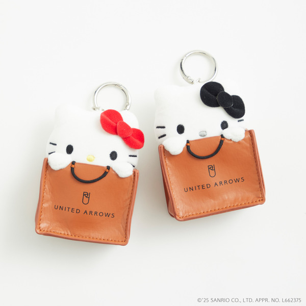 ハローキティ×ユナイテッドアローズ「チャーム」（C）’25 SANRIO CO., LTD. APPR. NO. L662375