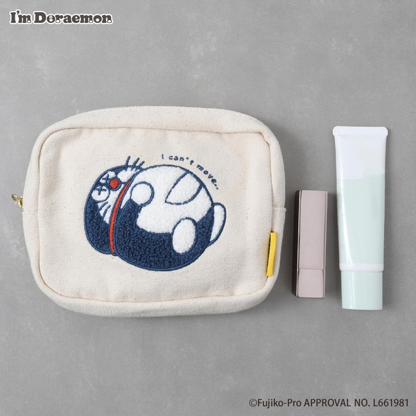 「I'm Doraemon」WEB限定アイテム「サガラ刺繍ボックスポーチ」使用イメージ（C）Fujiko-Pro APPROVAL No.L661981