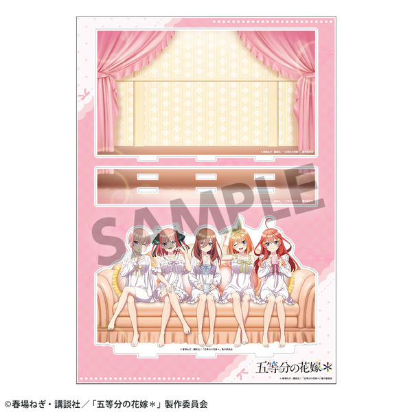 TVスペシャルアニメ『五等分の花嫁＊』背景付き描き下ろしアクリルスタンド ナイトウェアver.（C）春場ねぎ・講談社／「五等分の花嫁＊」製作委員会