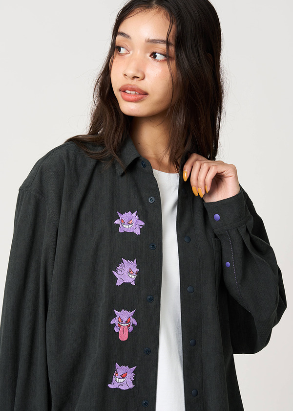 ポケットモンスター×グラニフ「ゲンガー パニック｜ルーズフィットコーデュロイシャツ」着用イメージ（C）Nintendo・Creatures・GAME FREAK・TV Tokyo・ShoPro・JR Kikaku （C）Pokemon